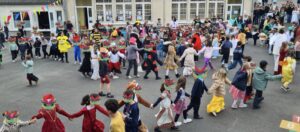 le-carnaval-de-lecole-une-journee-haute-en-couleurs